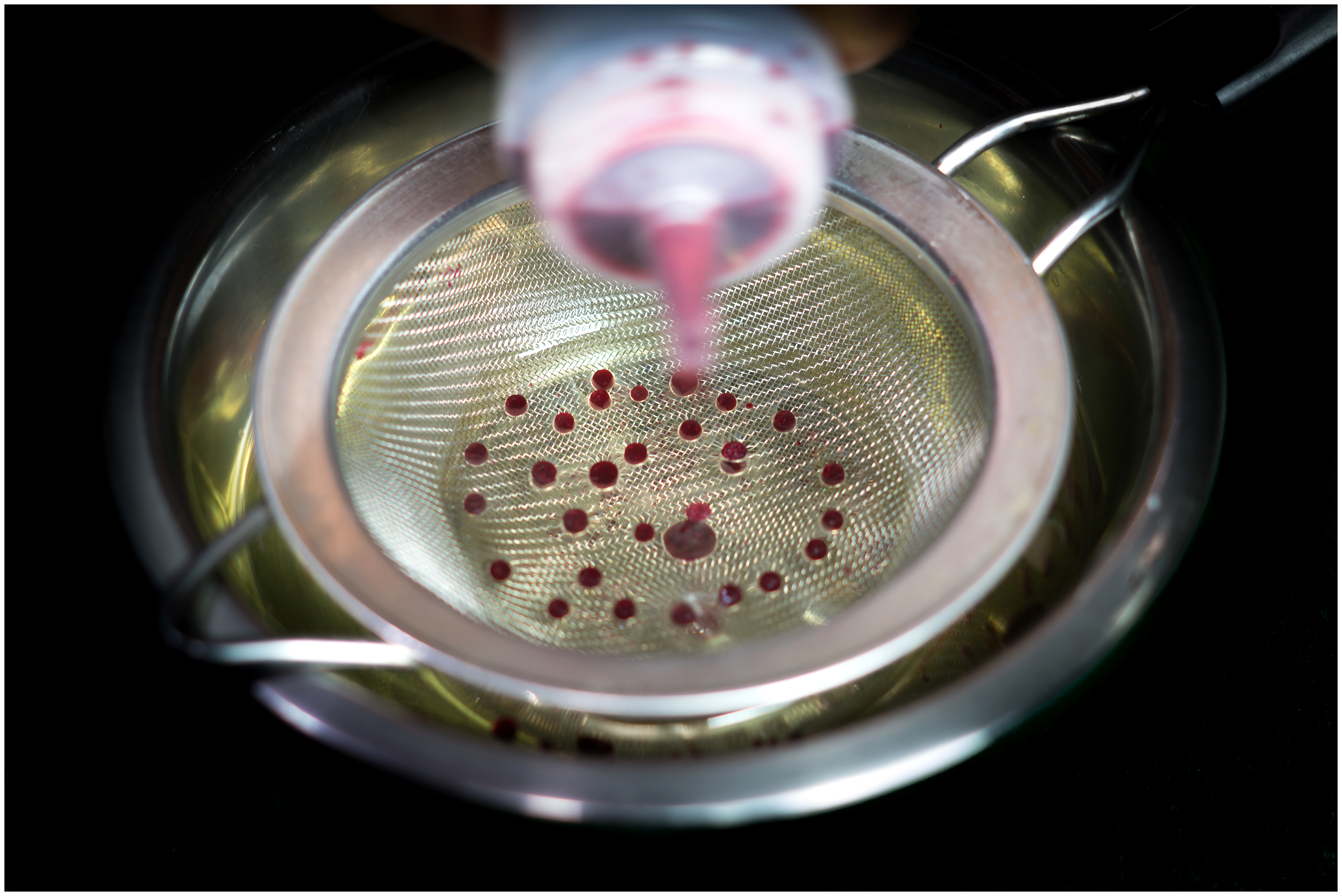 Cómo hacer perlas vegetales en casa con colador